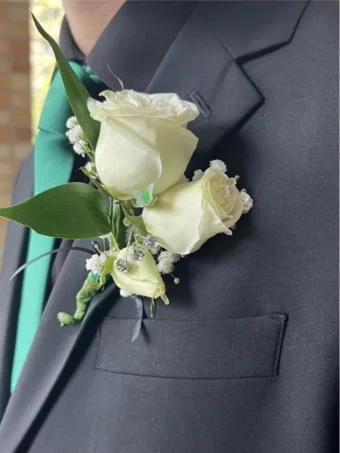 Order a Traditional Rose Boutonniere for any formal event, made with premium fresh Roses and elegantly pinned to the lapel of your jacket/suit for homecoming or prom for 2024-2025.